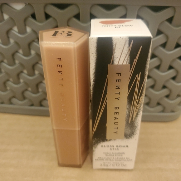 Fenty Beauty Gloss Bomb Stix High-Shine Gloss Stick FENTY GLOW - ROSE TAN. BNIB - Picture 4 of 6